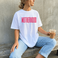 Mommin' tee